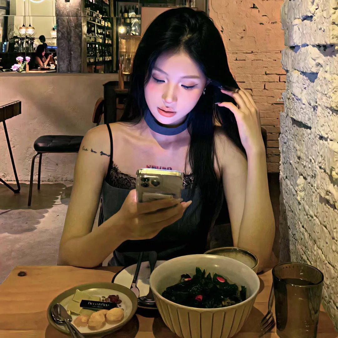 独家爆料：乐坛天后深夜共进晚餐，粉丝集体脱粉，深夜